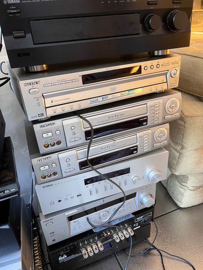Set of Hifi turntables (sold as is, without...