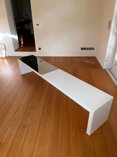 Grand banc en bois laqué blanc et métal poli 42...