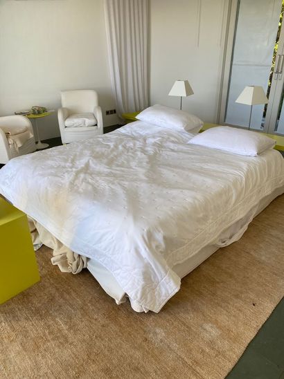 Double bed and its bedding, slatted base
Mattress...
