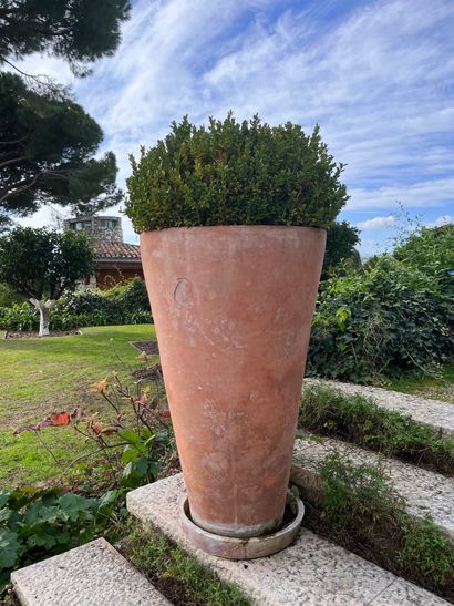 Pot de jardin en terre cuite et son dessous
Avec...