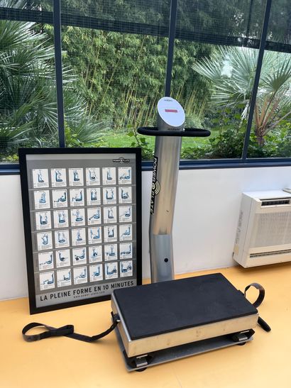 POWER PLATE machine and its indicative panel
140...