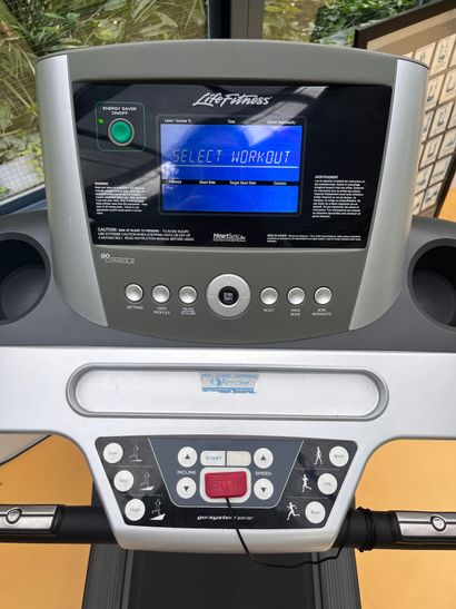 LIFE FITNESS treadmill
145 x 202 x 87 cm...