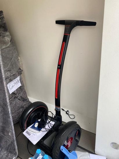 Gyropode électrique NINEBOT
(vendu en l'état,...
