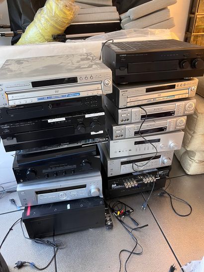 Set of Hifi turntables (sold as is, without...