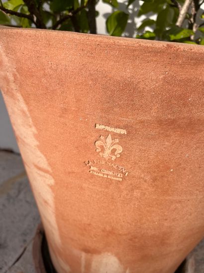 Pot en terre cuite et sa sous-coupe de marque...