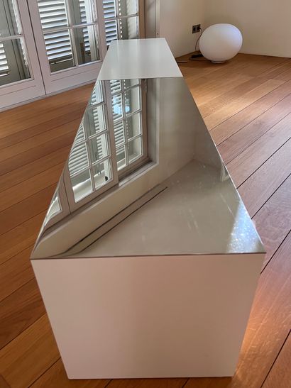 Grand banc en bois laqué blanc et métal poli 42...