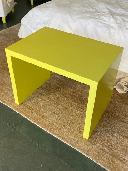 Aniseed green lacquered wood coffee table
50...