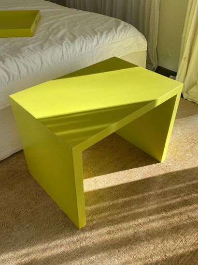 Aniseed green lacquered wood coffee table
50...
