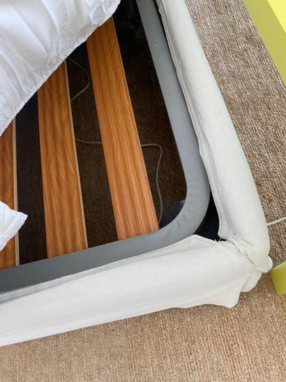 Double bed and its bedding, slatted base
Mattress...
