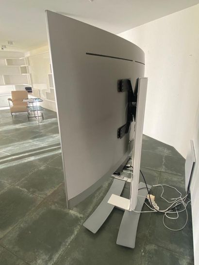 SAMSUNG curved TV with its stand 
(sold as...