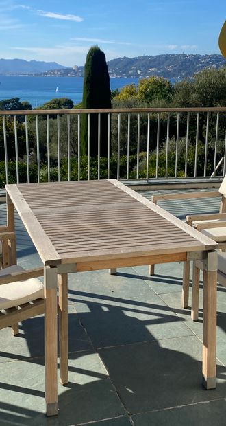 Large teak table brand RODA
Table : 72 x...