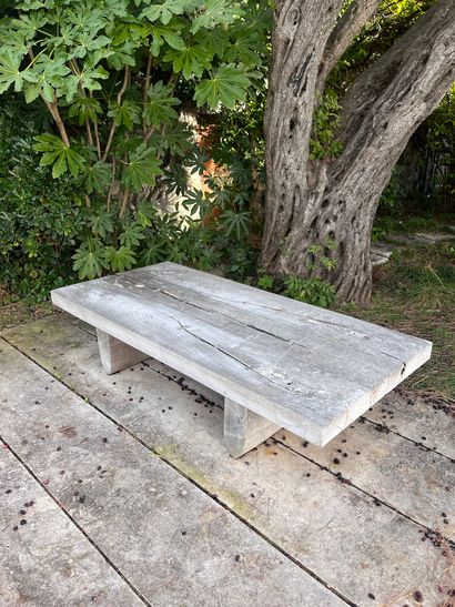 Travail balinais
Table basse en bois brut...