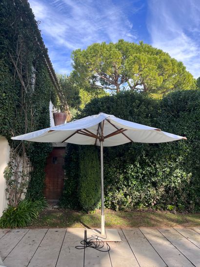 Grand parasol rectangulaire à structure en...