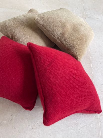 Ensemble de quatre petits coussins
(vendu...