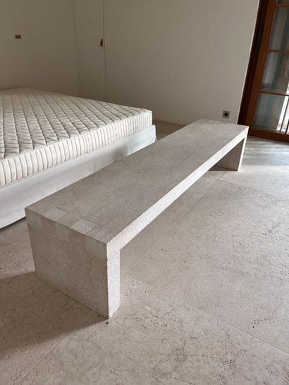 Banc contemporain en pierre 
40 x 199,5 x...