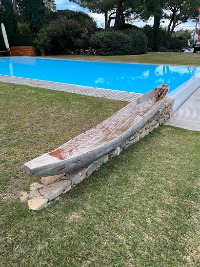 Grande pirogue en bois brut 
30 x 383 x 50...