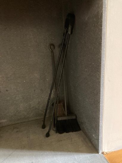 Nécessaire de cheminée en fer forgé