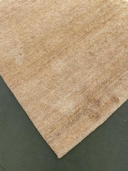 Modern carpet in beige wool
173 x 250 cm...