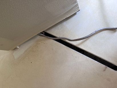 Paire d’importantes enceintes de marque MAGNEPAN...