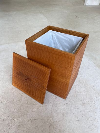 Poubelle de salle de bain en bois
H : 34...