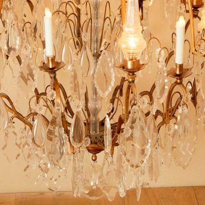 Important lustre à pampilles 
Bronze et cristal
170...