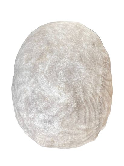 Tête en marbre ceinte d'une couronne de laurier,...