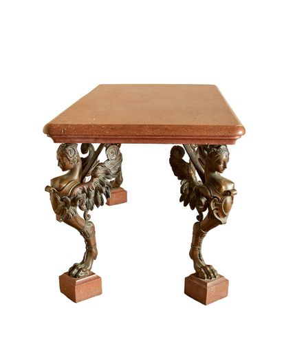 Importante table à gibier dans le goût du...