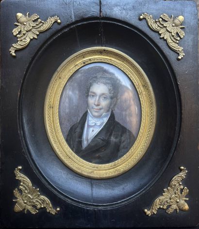 Portrait d'homme au nœud papillon 
Miniature...