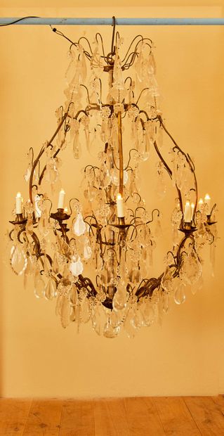Important lustre à pampilles 
Bronze et cristal
155...