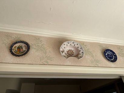 Miscellaneous earthenware including dishes,...