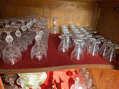 Lot of various crockery including: crystal,...