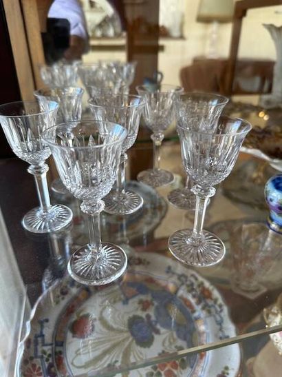 Various crockery including crystal and porcelain...