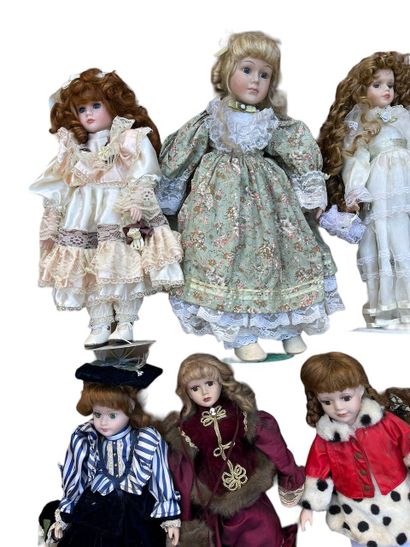 Set of 13 miscellaneous dolls