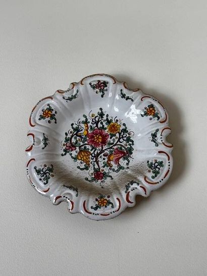 Miscellaneous earthenware including dishes,...