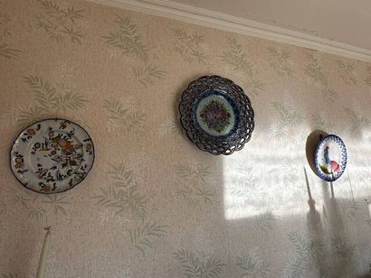 Miscellaneous earthenware including dishes,...