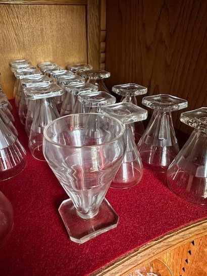 Lot of various crockery including: crystal,...