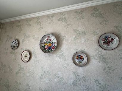 Miscellaneous earthenware including dishes,...