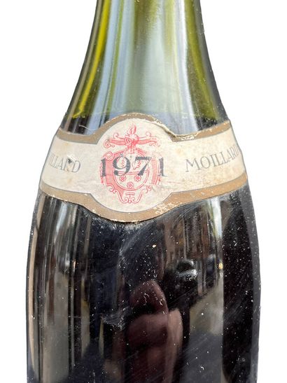 Lot including :
- 2 bottles of 1971 Chevrey...