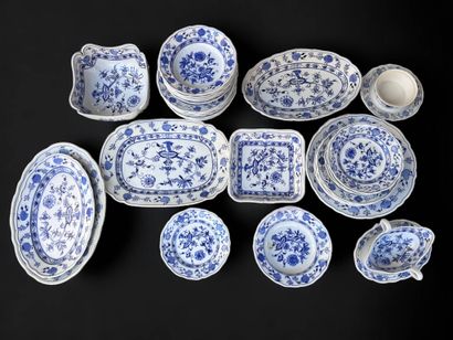 MEISSEN
Porcelain service with blue decoration...