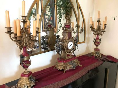Garniture de cheminée avec pendule de forme...