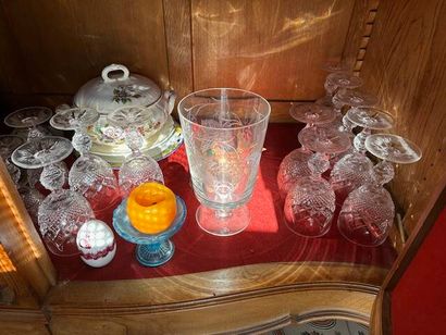 Lot of various crockery including: crystal,...