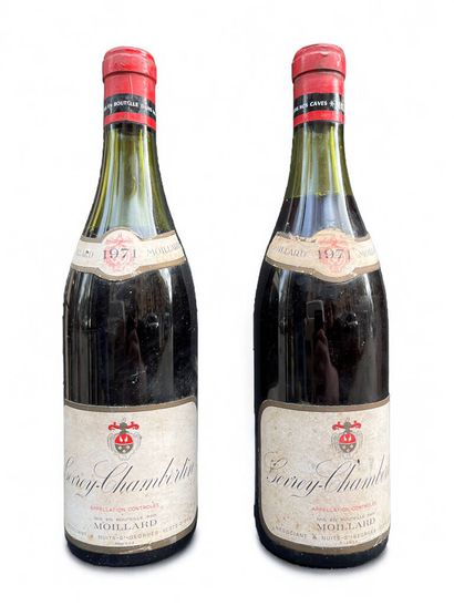 Lot including :
- 2 bottles of 1971 Chevrey...
