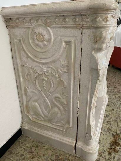 Travail Italien du XIXe siècle 
Cheminée...
