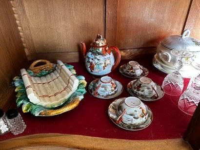 Lot of various crockery including: crystal,...