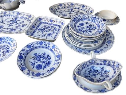 MEISSEN
Porcelain service with blue decoration...