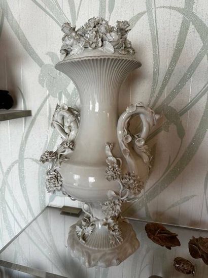 Various crockery including crystal and porcelain...