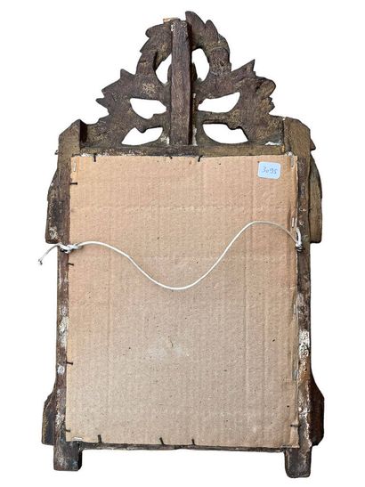 Miroir à fronton en bois sculpté et doré.
Epoque...