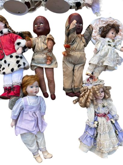 Set of 13 miscellaneous dolls