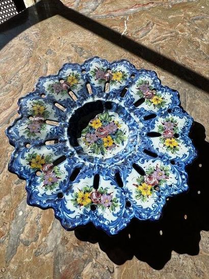 Miscellaneous earthenware including dishes,...