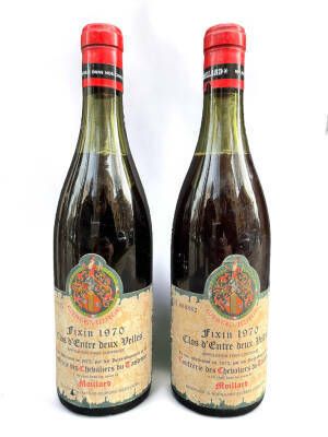 Lot including :
- 2 bottles of 1971 Chevrey...